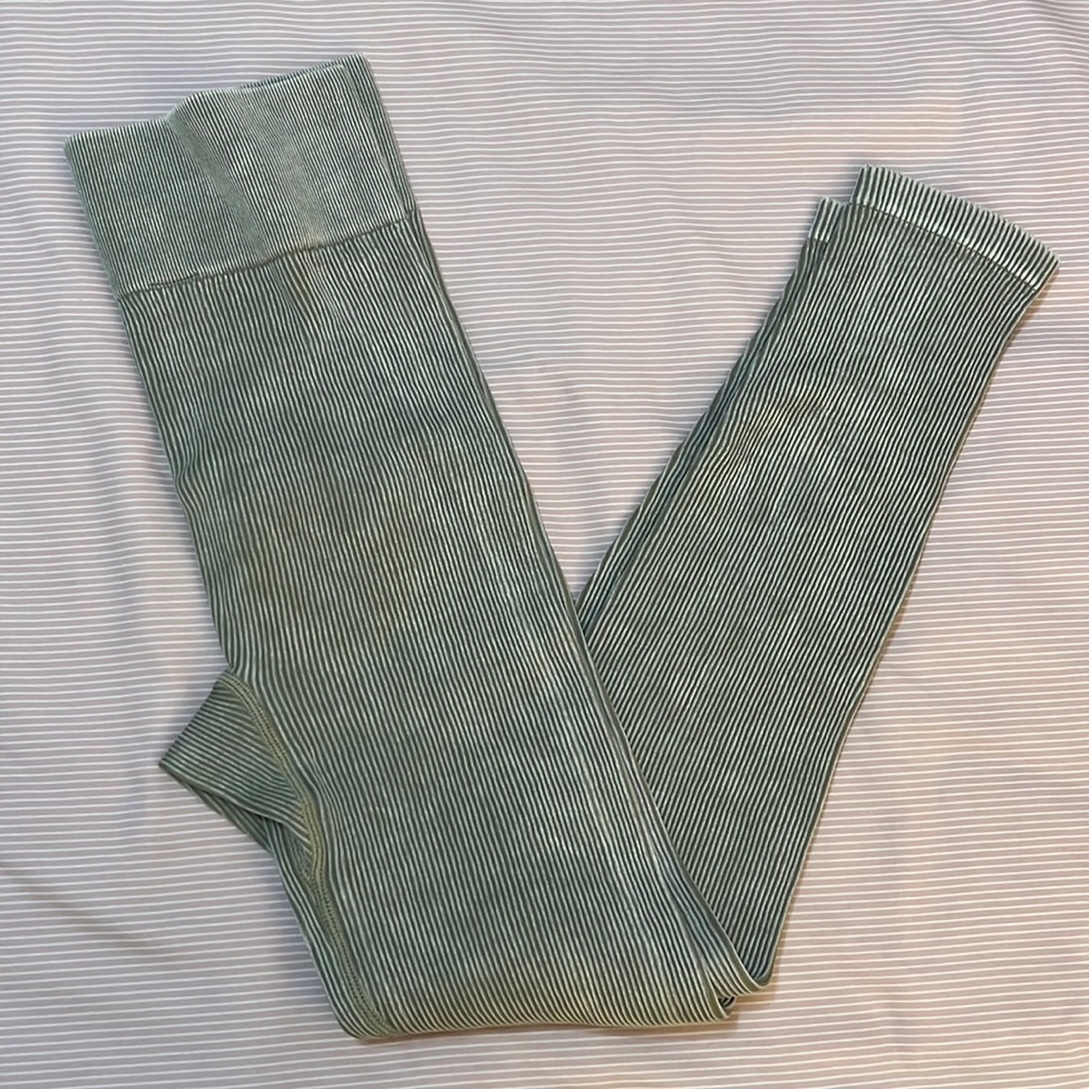 Ribbed High Waist Leggings NWT 👟